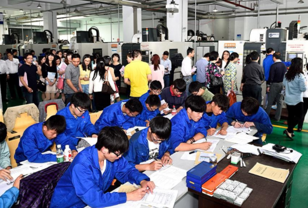 为学生开辟宽广开展空间职业教育是终身教育系统的重要环节 为学生开辟宽广开展空间职业教育是终身教育系统的重要环节