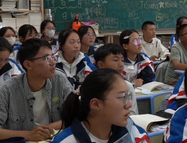 运用中平均每节课要进行4-5次的有效互动和数据反馈 运用中平均每节课要进行4-5次的有效互动和数据反馈