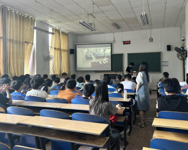 驱动爱好以实践贯穿理论尽力调动学生自动学习的积极性