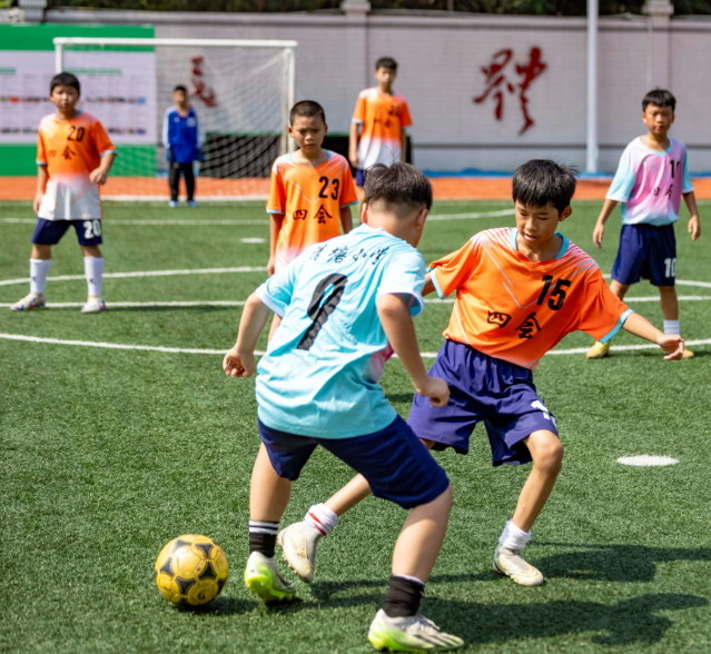 构成阶梯式思政育人链条孩子们手里有一本特别的美德存折